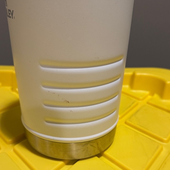 Stanley 64 oz Gray and White Insulated Bottle - Picture 2 of 5